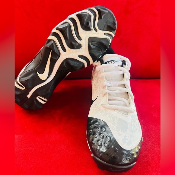 Nike Hyperdiamond 4 Keystone women's softball cleats , size 8 Real comfortable. - Picture 3 of 6